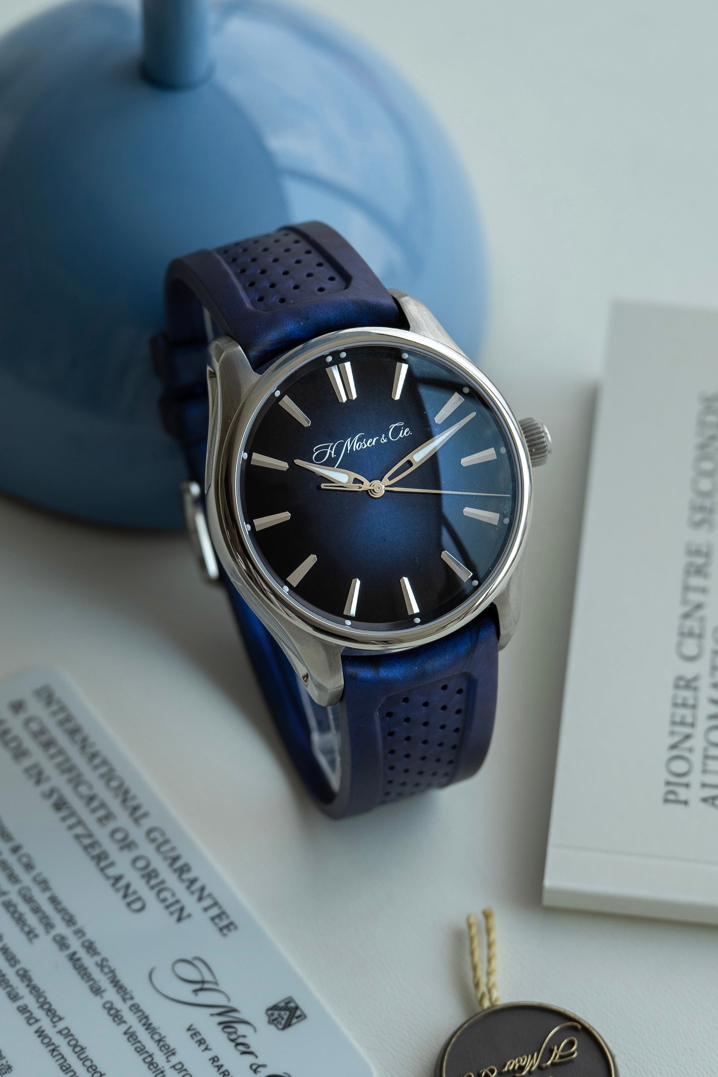 H.Moser&Cie. Pioneer Center Second "cadran bleu fumé" ref.3200-1200