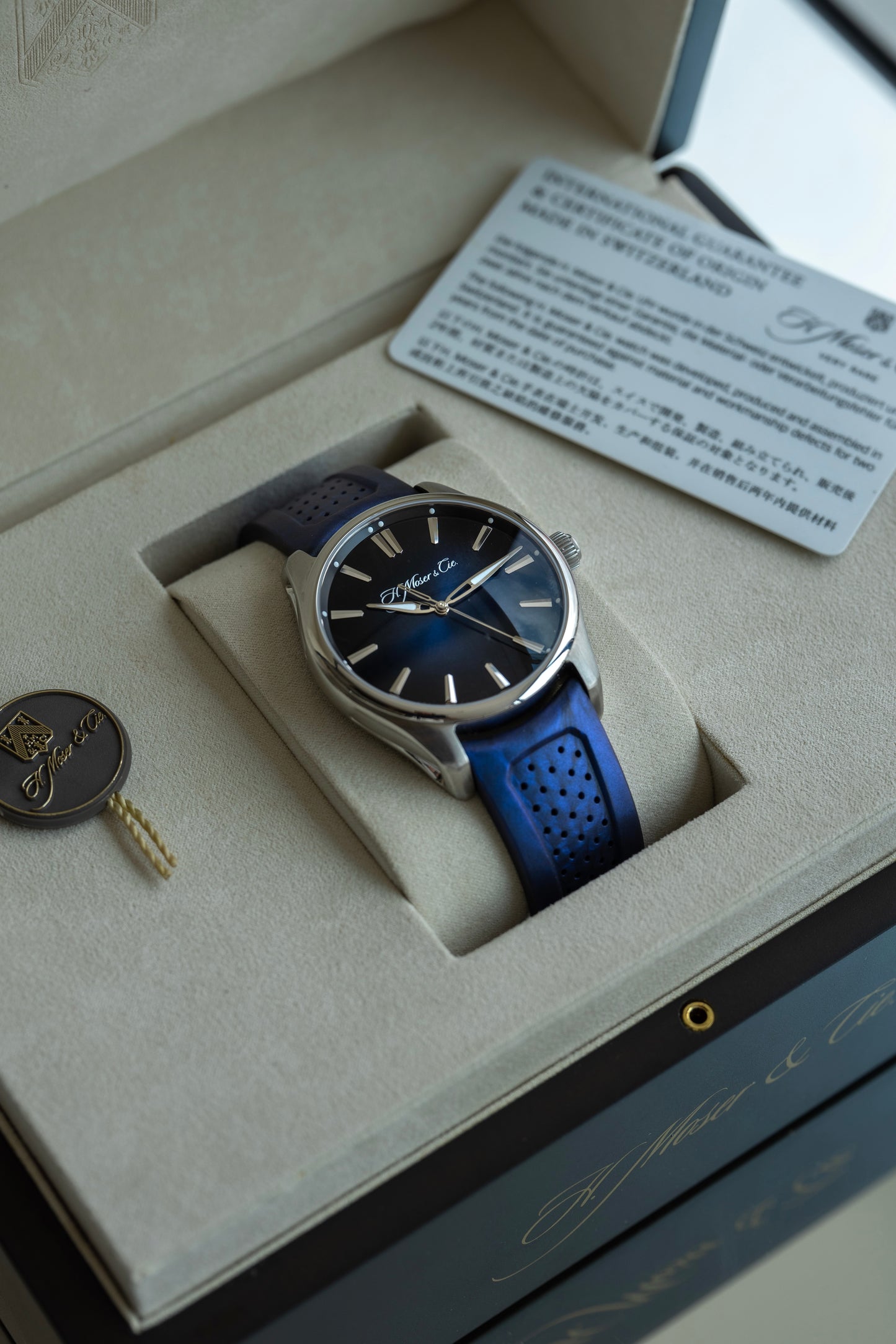 H.Moser&Cie. Pioneer Center Second "cadran bleu fumé" ref.3200-1200